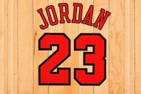 爱游戏在线娱乐官网-一夜三大动作！詹姆斯伤情更新，湖人被黑哨吹懵，勇士也摊上事儿了？